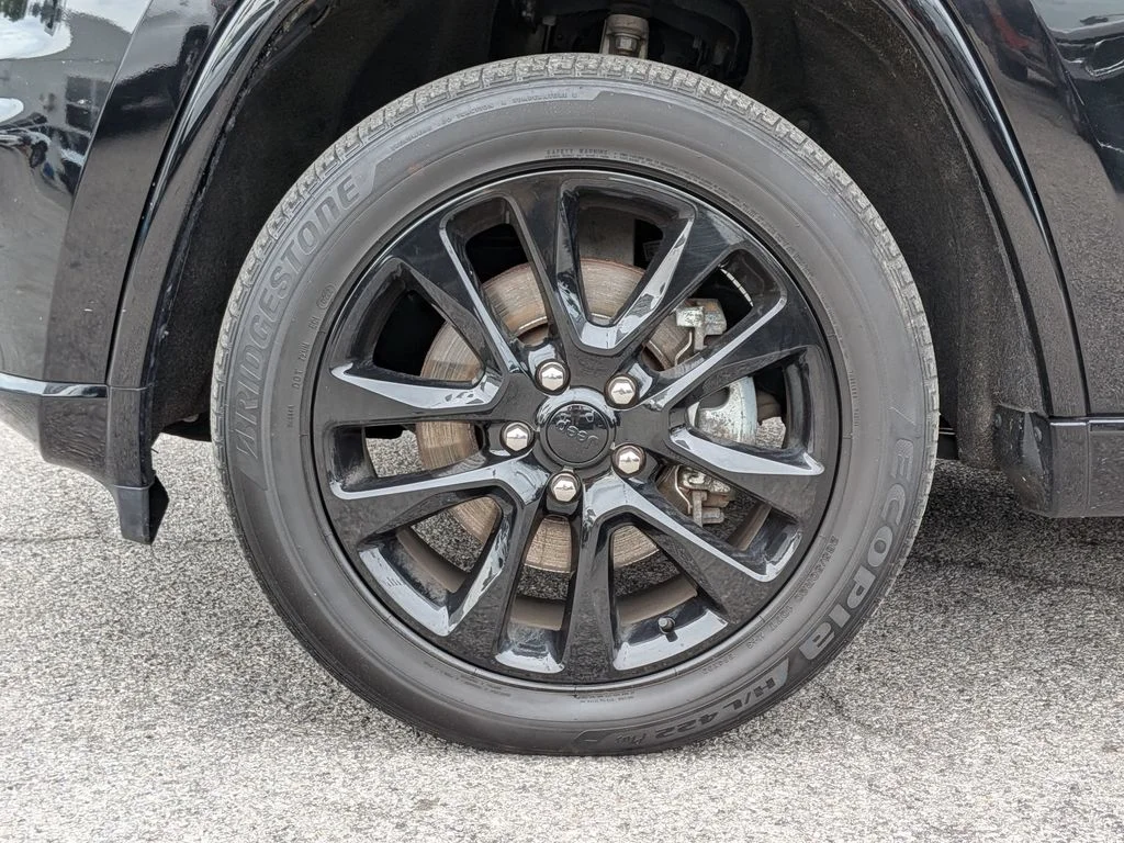 Used 2022 Black Jeep Laredo X image 30