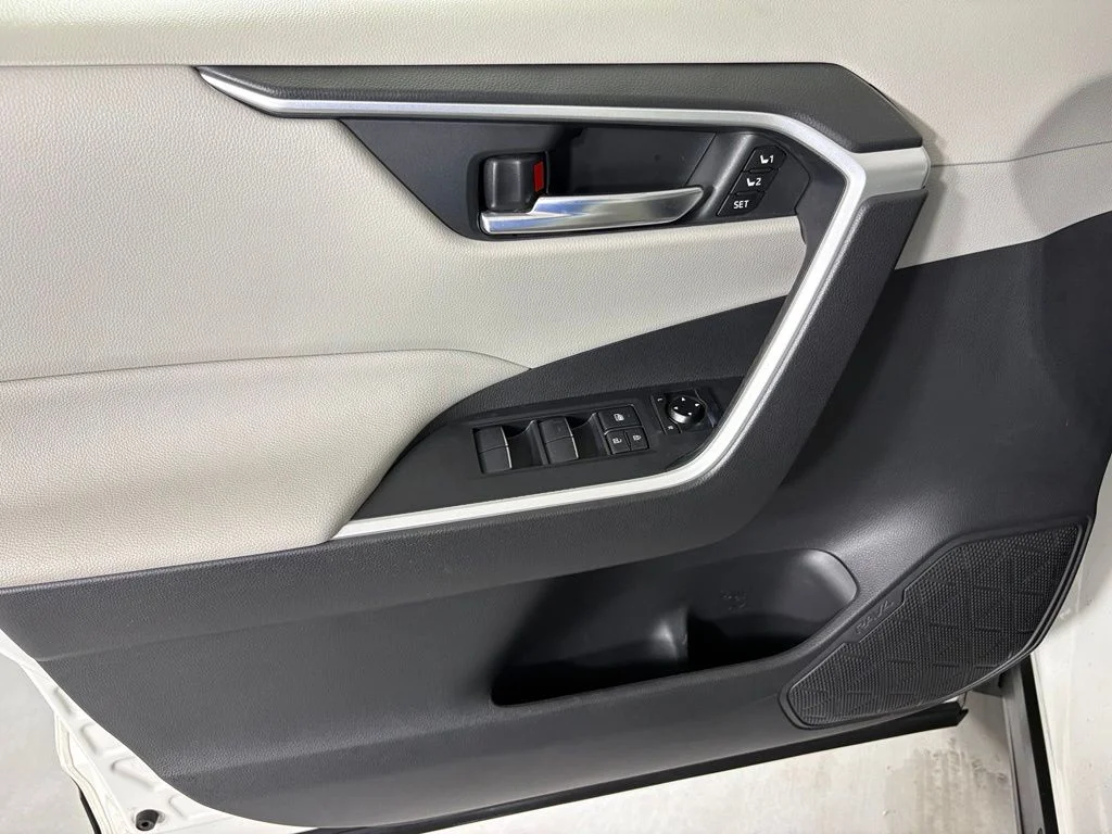 Used 2021 White Toyota XLE Premium image 14