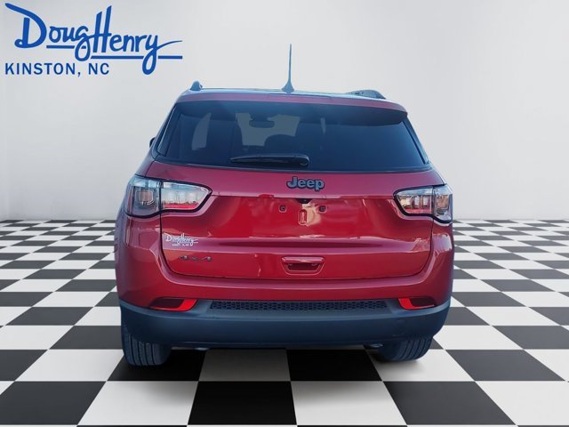 New 2026 Red Hot Pearlcoat Jeep Latitude Altitude image 4
