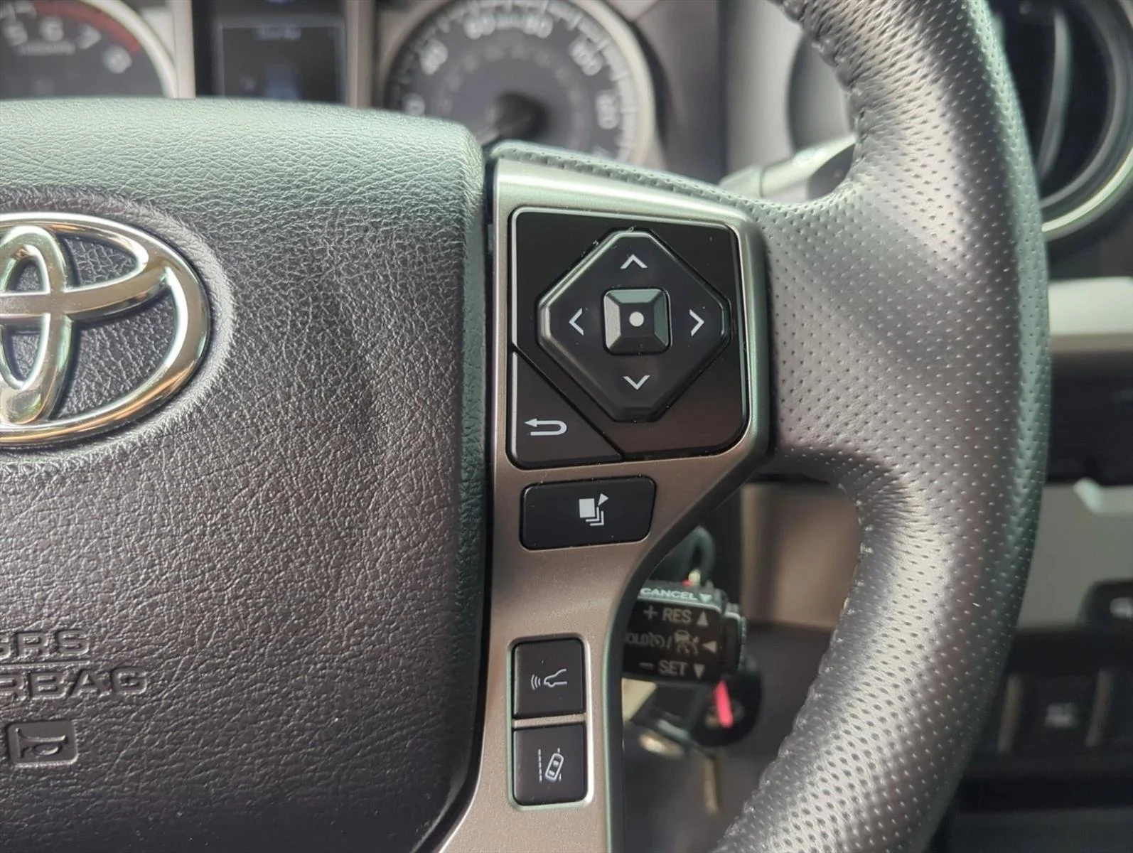 Used 2022 Midnight Black Metallic Toyota SR5 image 16