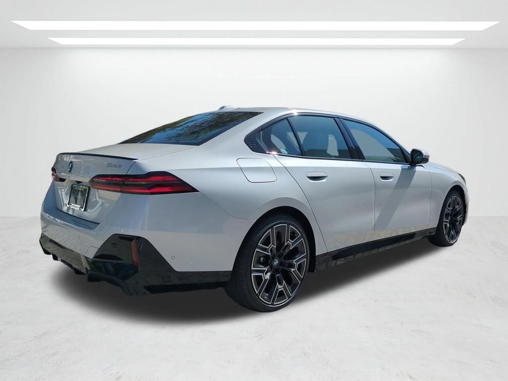 New 2027 Mineral White Metallic BMW 530i xDrive image 4