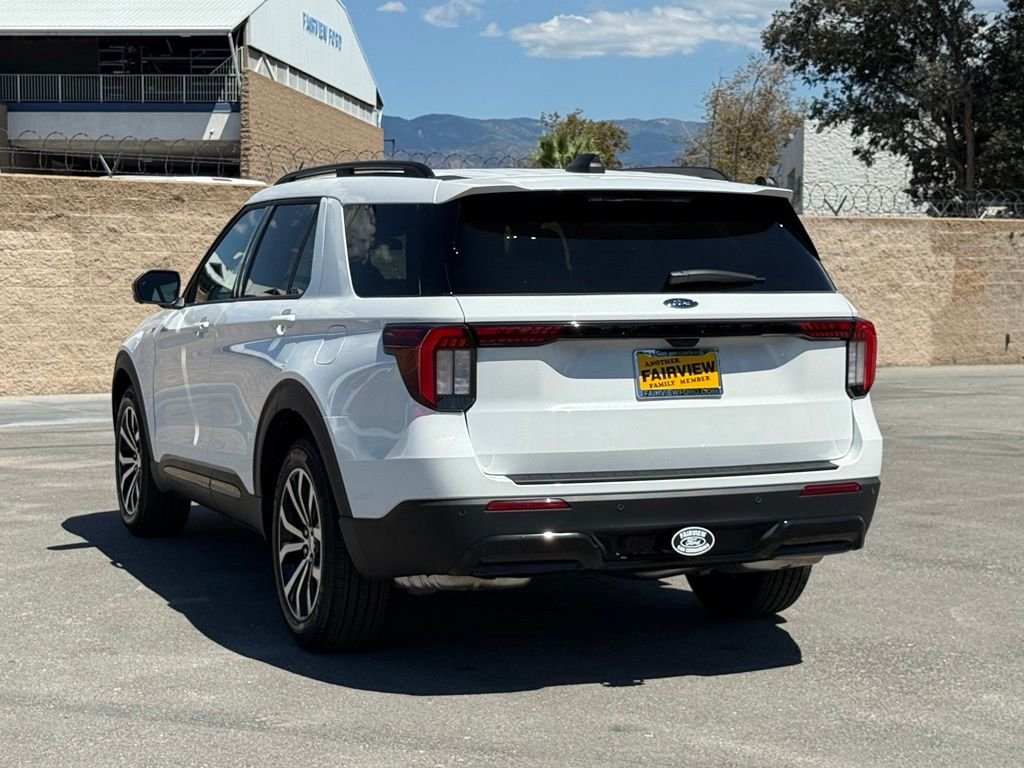 New 2026 Star White Metallic Tri-Coat Ford ST-Line image 4