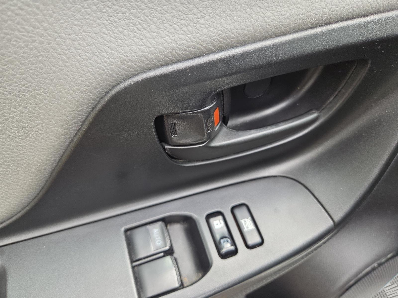 Used 2018 Ice Cap Toyota L image 20
