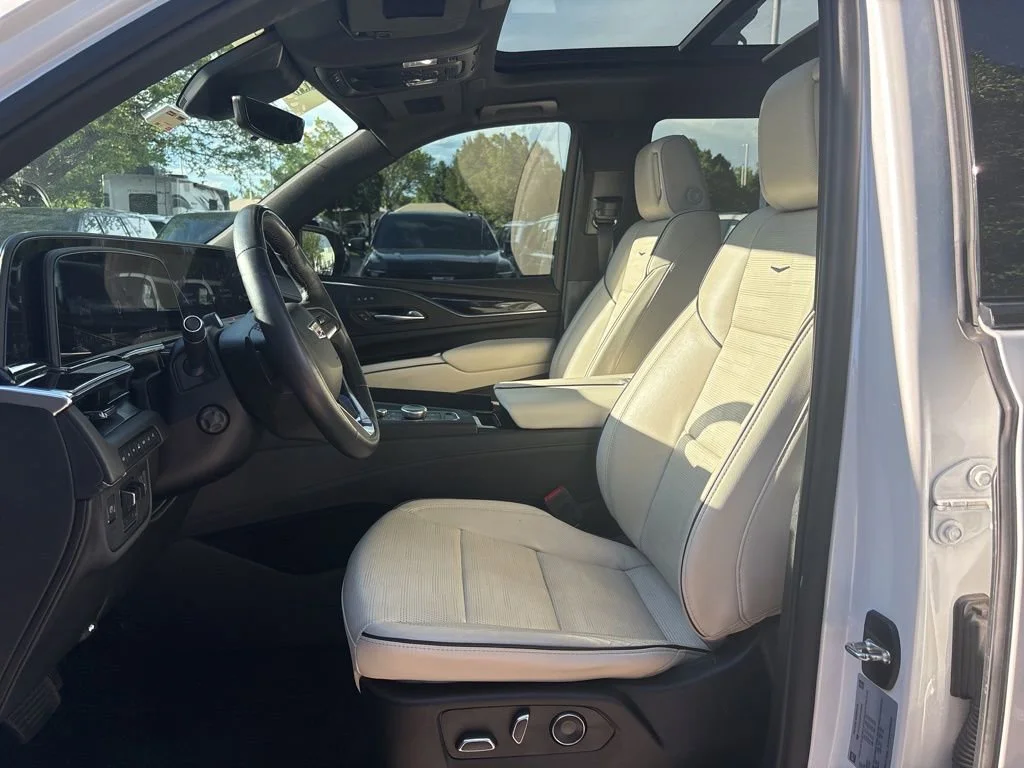 Certified Used 2023 Crystal White Tricoat Cadillac Sport image 10