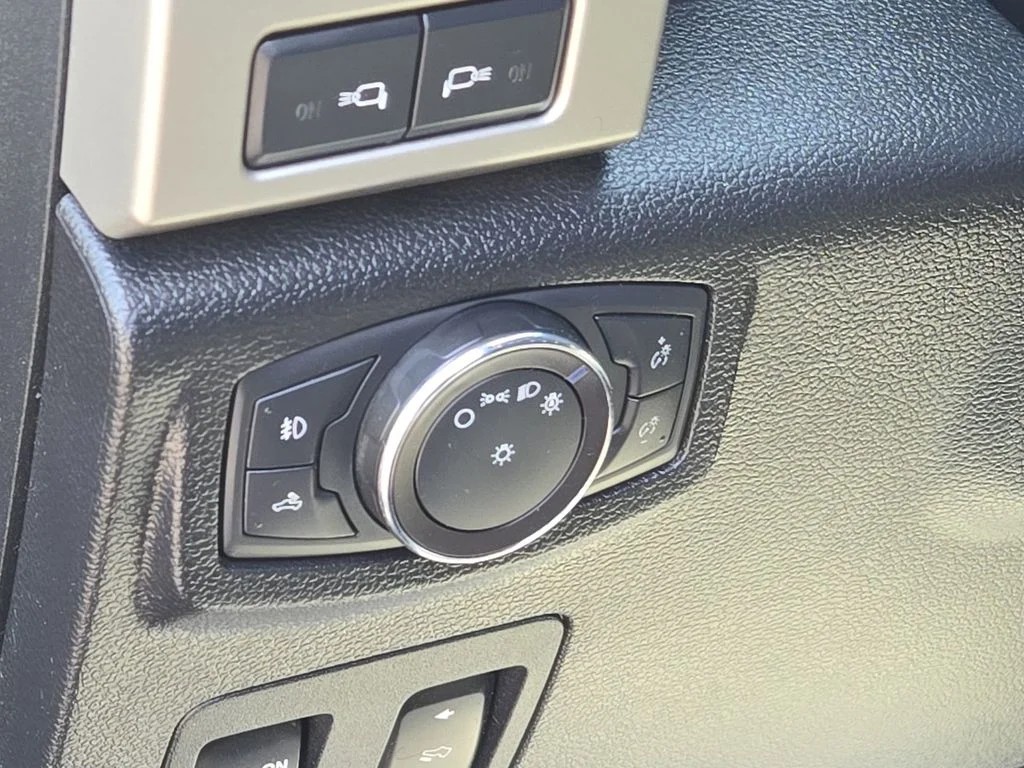 Used 2019 Gray Ford Lariat image 32