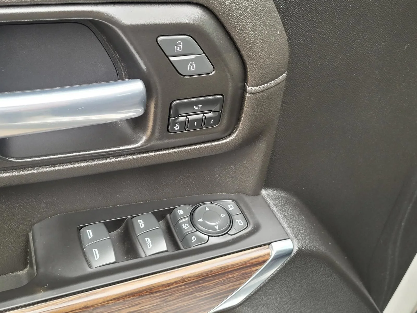 Used 2022 Silver Ice Metallic Chevrolet High Country image 22
