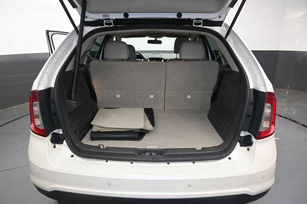 Used 2011 White Ford Limited image 11