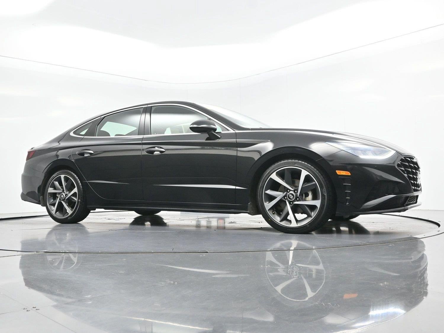 Used 2022 Phantom Black Hyundai SEL Plus image 45