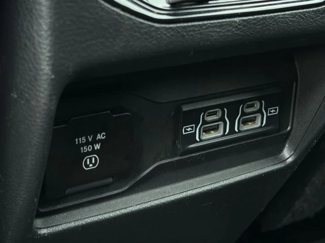 Used 2023 White/off-white Jeep Altitude X image 19