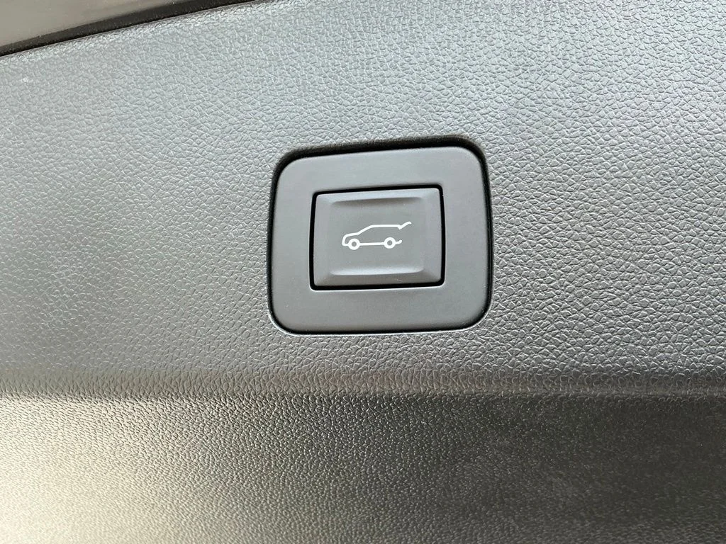 Used 2023 Black Buick Select image 26