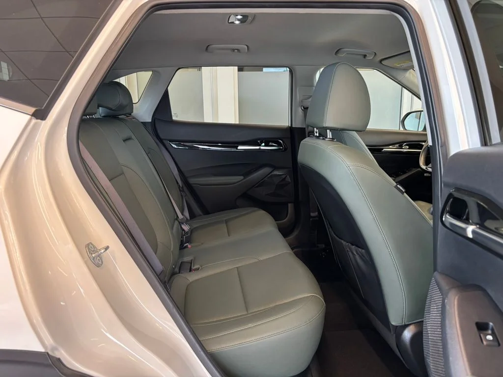 Used 2024 White Kia SX image 25