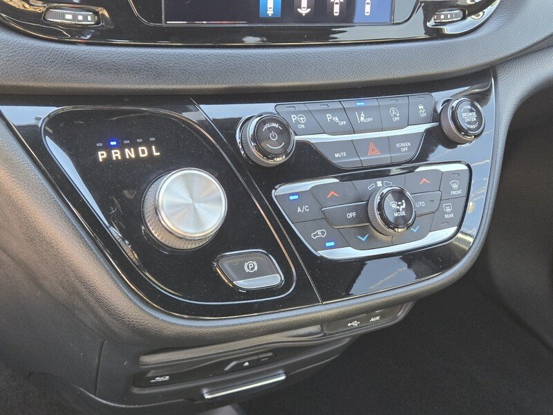 Used 2020 White Chrysler Touring L Plus image 22