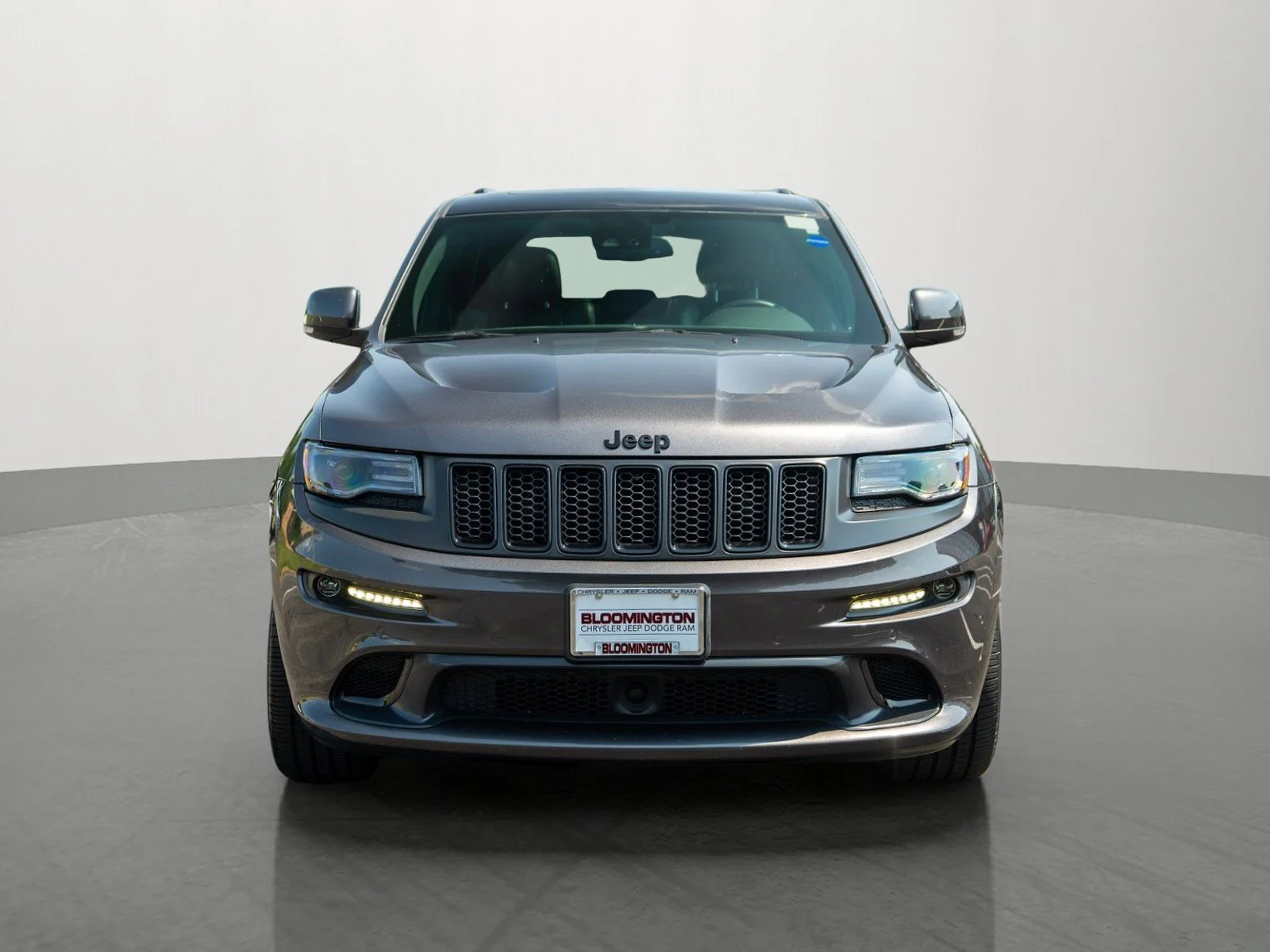 Used 2016 Granite Crystal Metallic Clearcoat Jeep SRT image 2