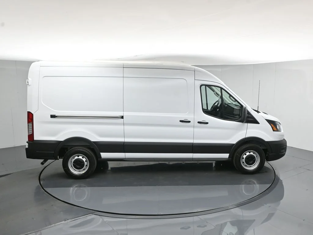 New 2026 Oxford White Ford Base image 38