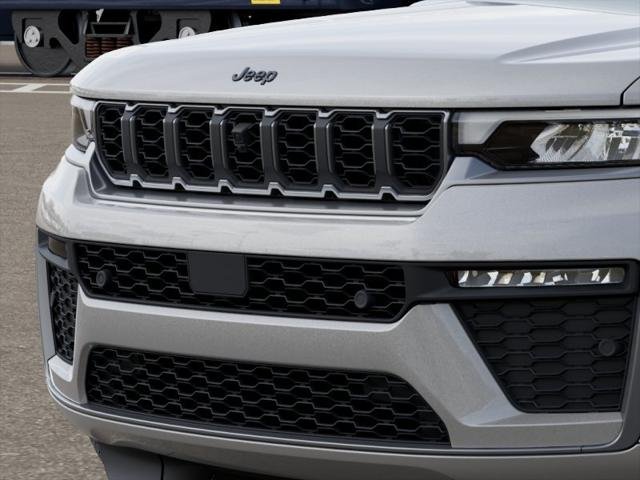 New 2026 Silver Zynith Exterior Paint Jeep Limited Reserve image 7