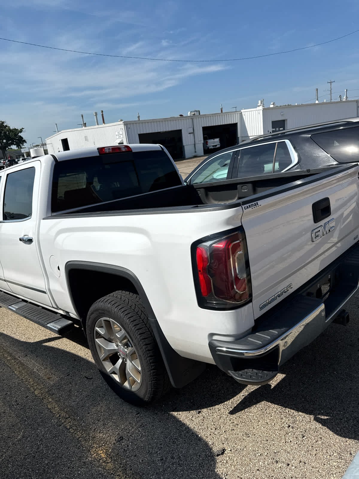 Used 2018 SUMMIT WHITE GMC SLT image 2