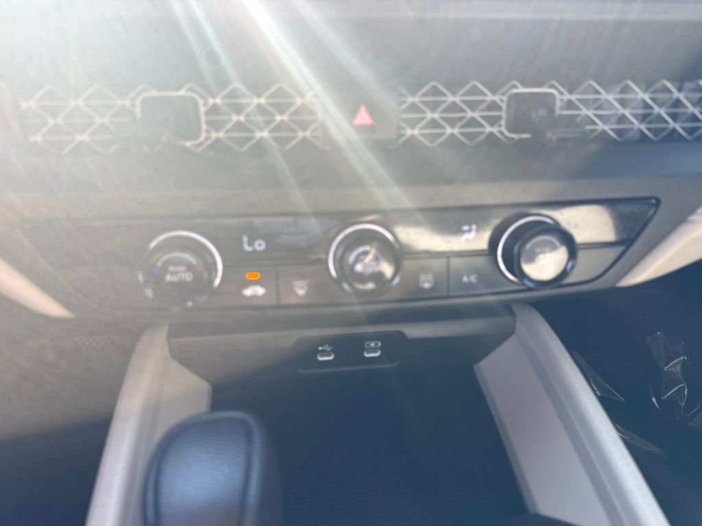 Used 2024  Honda LX image 21