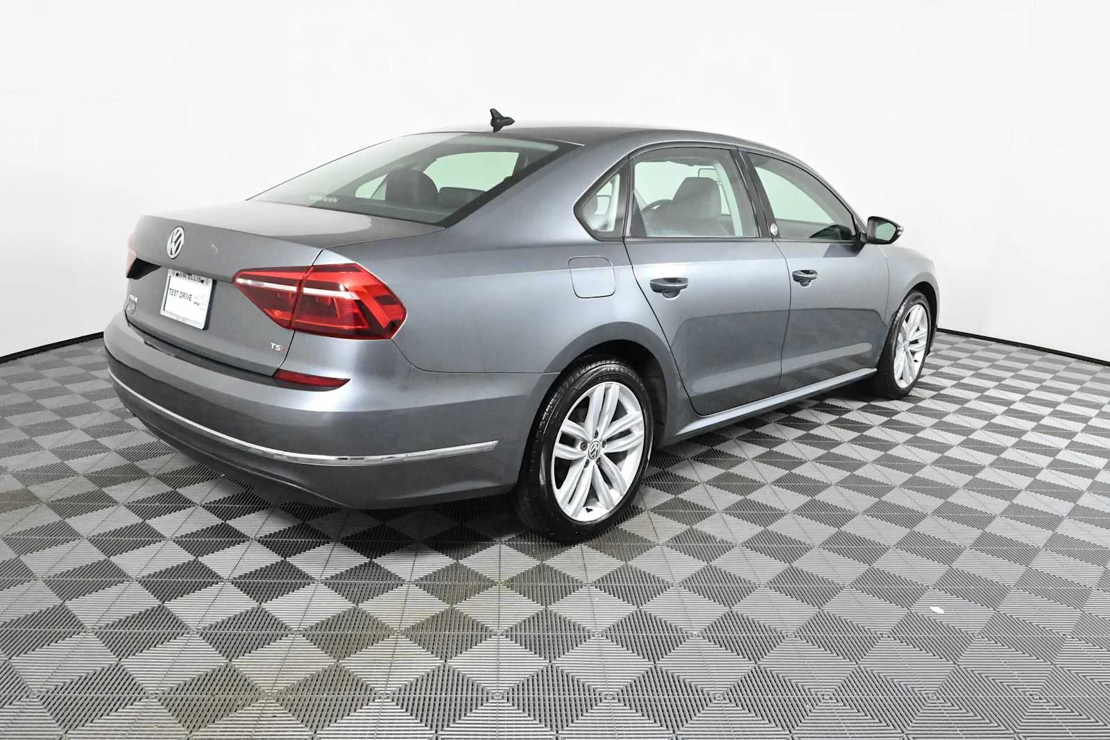 Used 2019 Platinum Gray Metallic Volkswagen 2.0T Wolfsburg Edition image 7