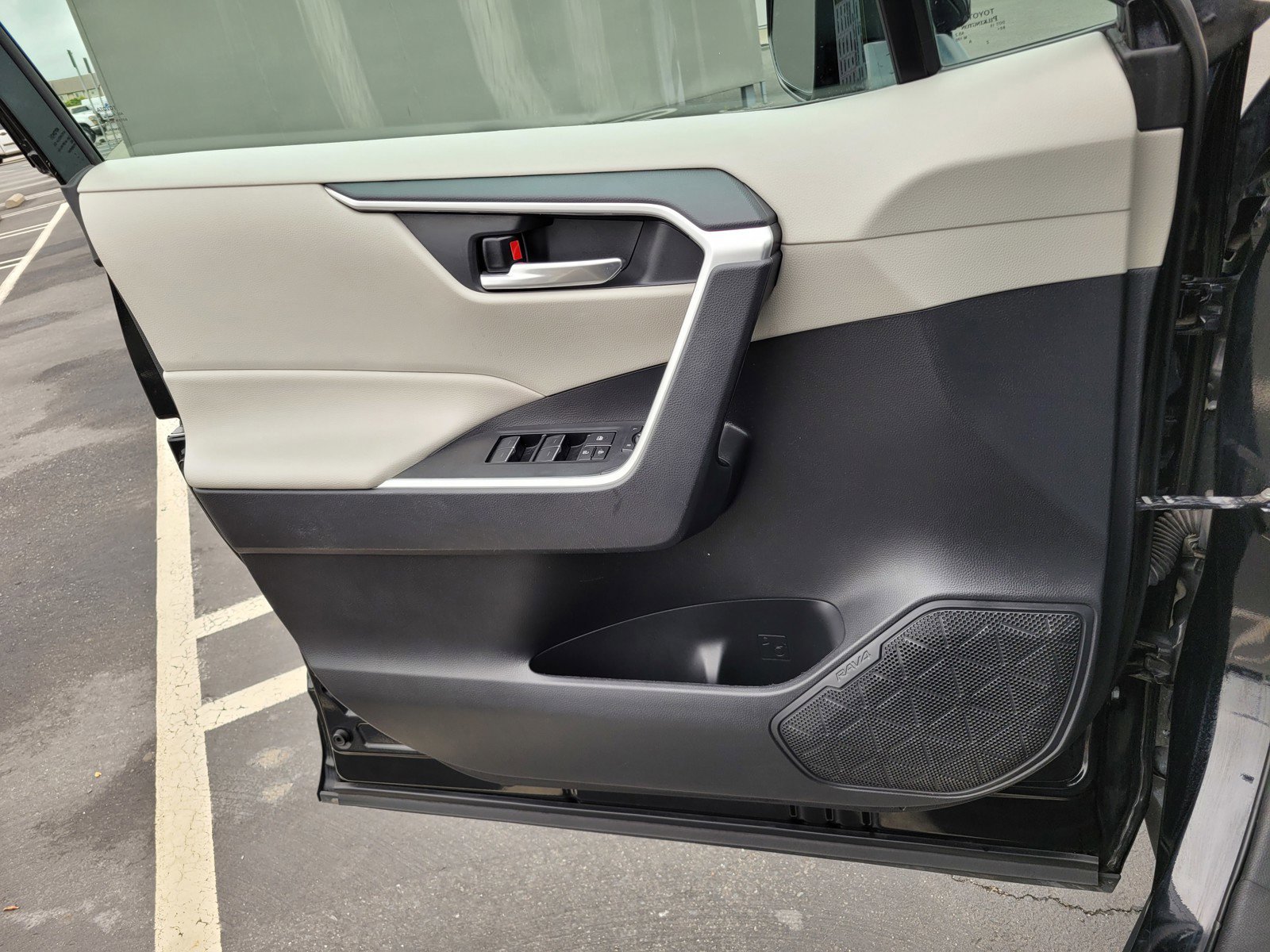 2024 Toyota RAV4 XLE - Photo 27