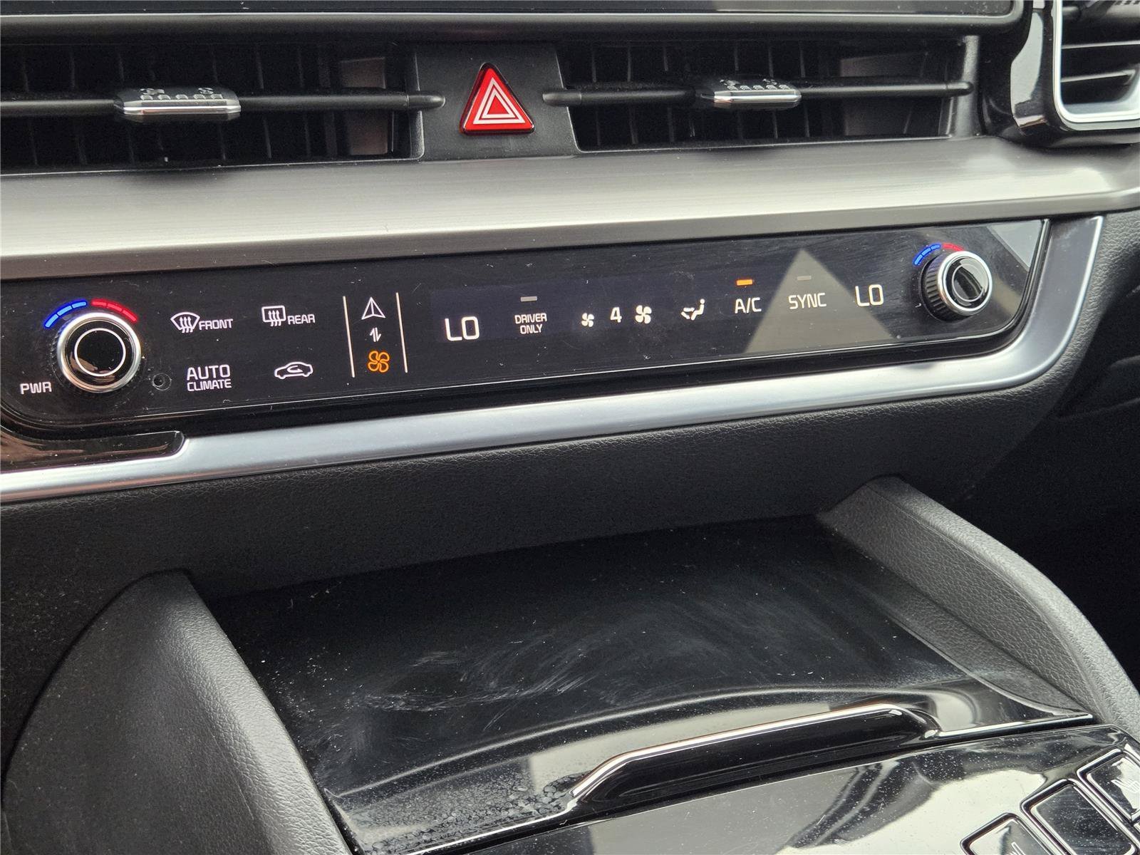 Used 2025 Snow White Pearl Kia EX image 29