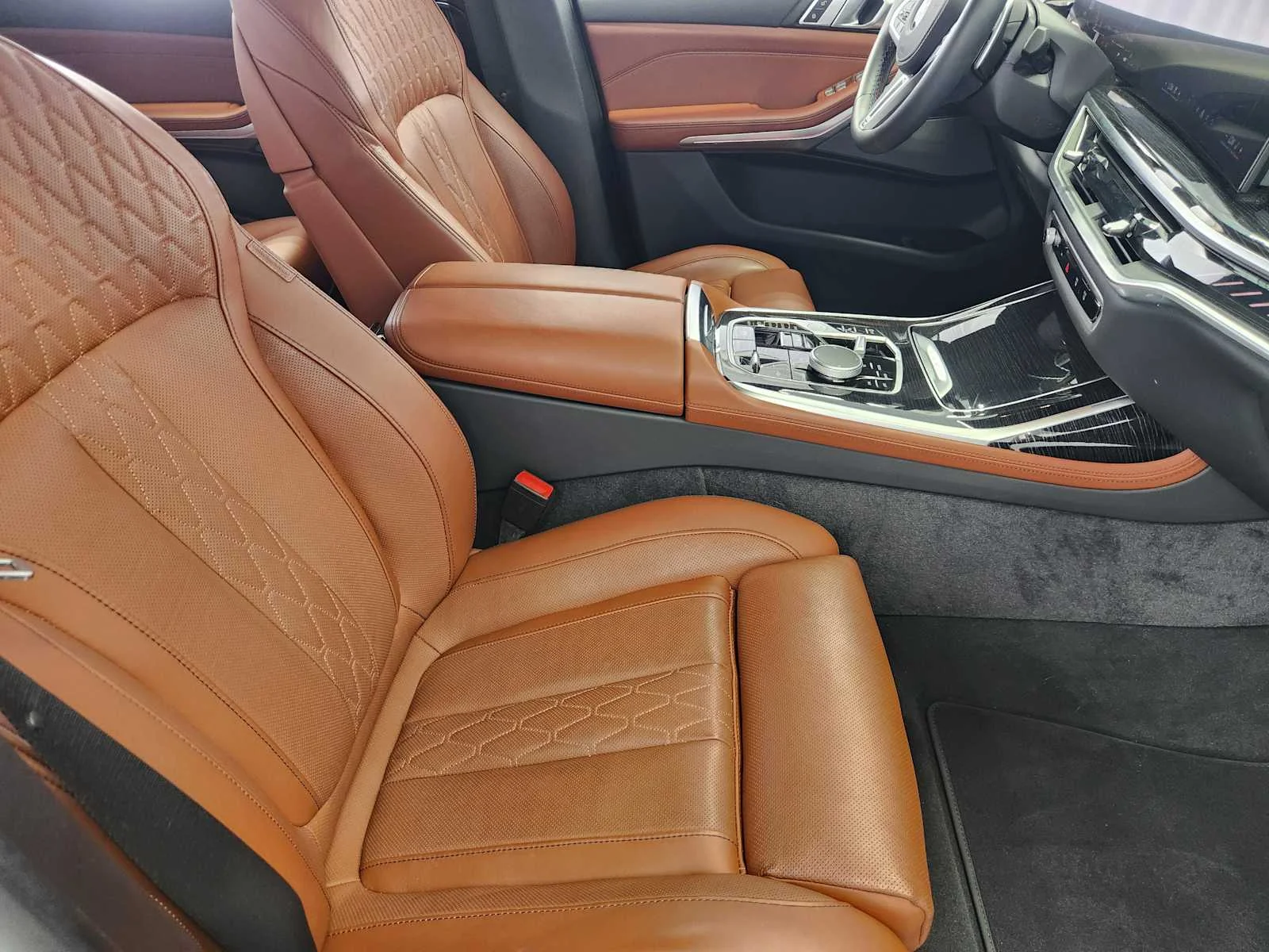 Certified Used 2025 Black Sapphire Metallic BMW M60i image 10