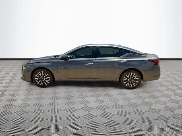 Used 2025 Gray Nissan 2.5 SV image 4