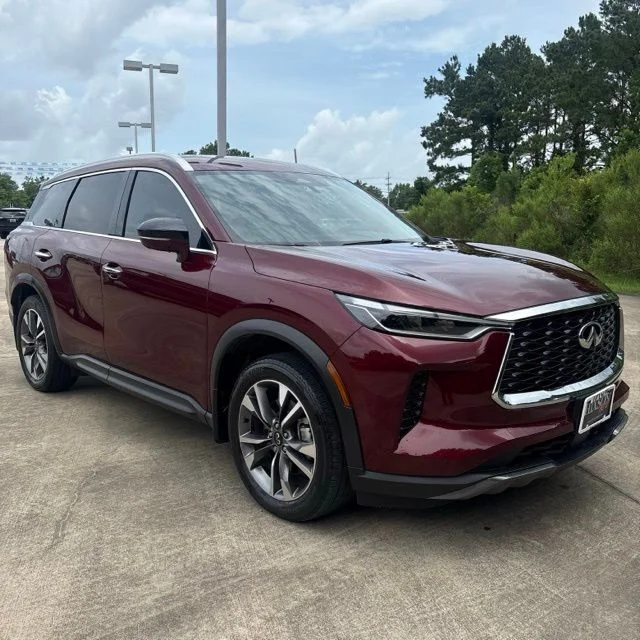 Used 2022 Red INFINITI LUXE image 8