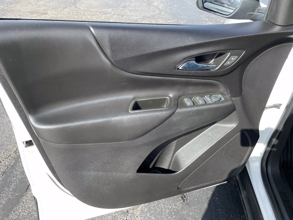 Used 2022 White Chevrolet LT image 19