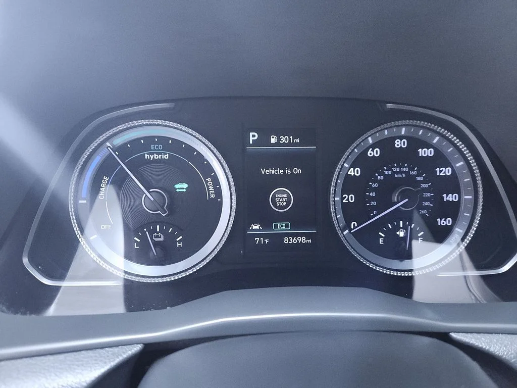 Used 2023 Gray Hyundai SEL image 15