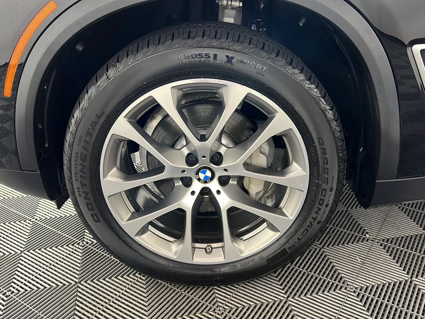 Used 2020 Jet Black BMW xDrive40i image 14