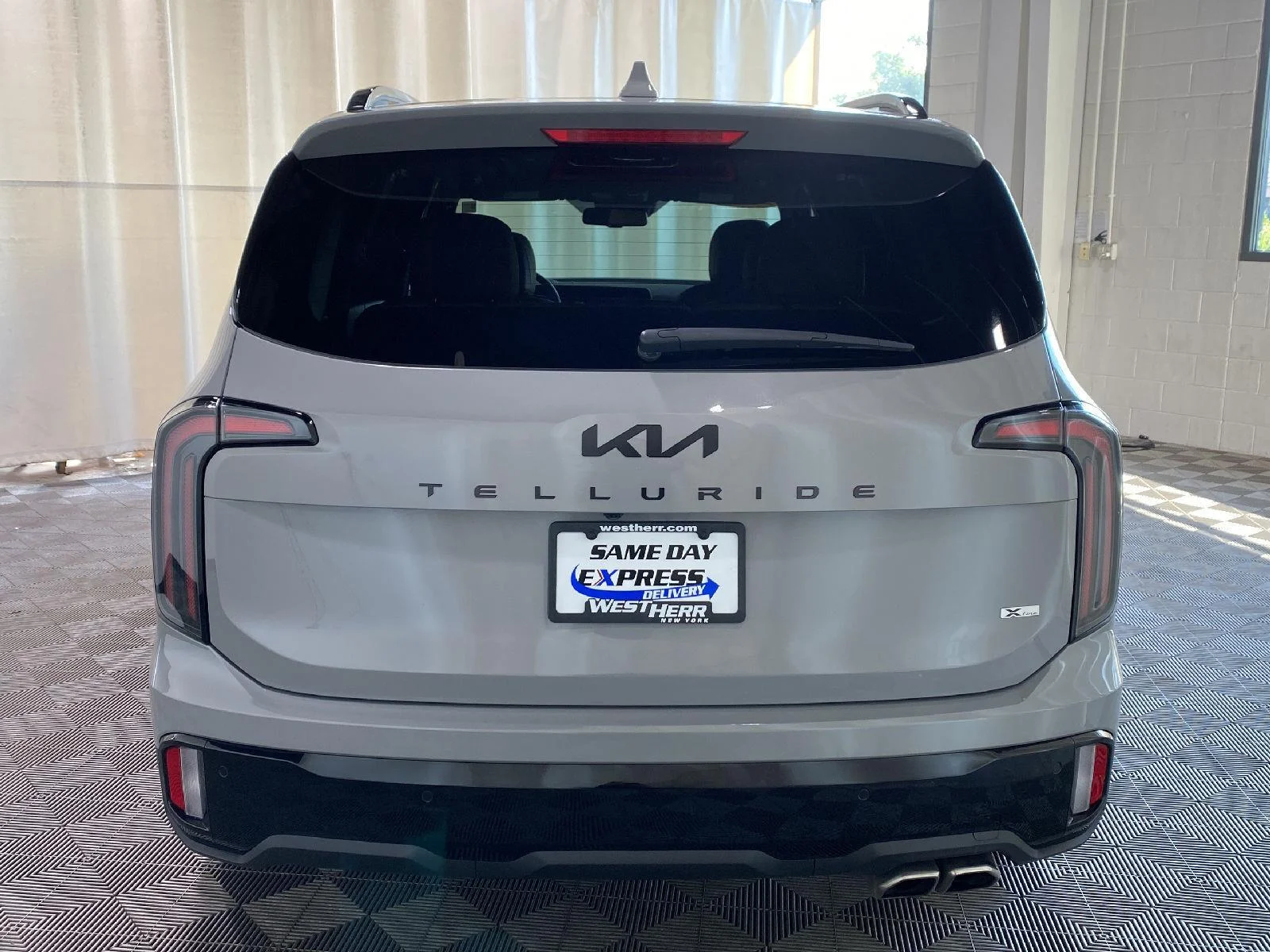Used 2025 Wolf Gray Kia EX X-Line image 4