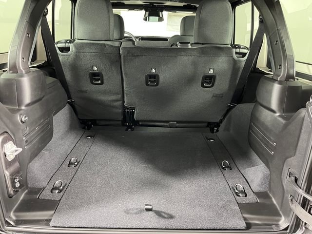New 2026 Granite Crystal Metallic Clearcoat Jeep Sport S image 9