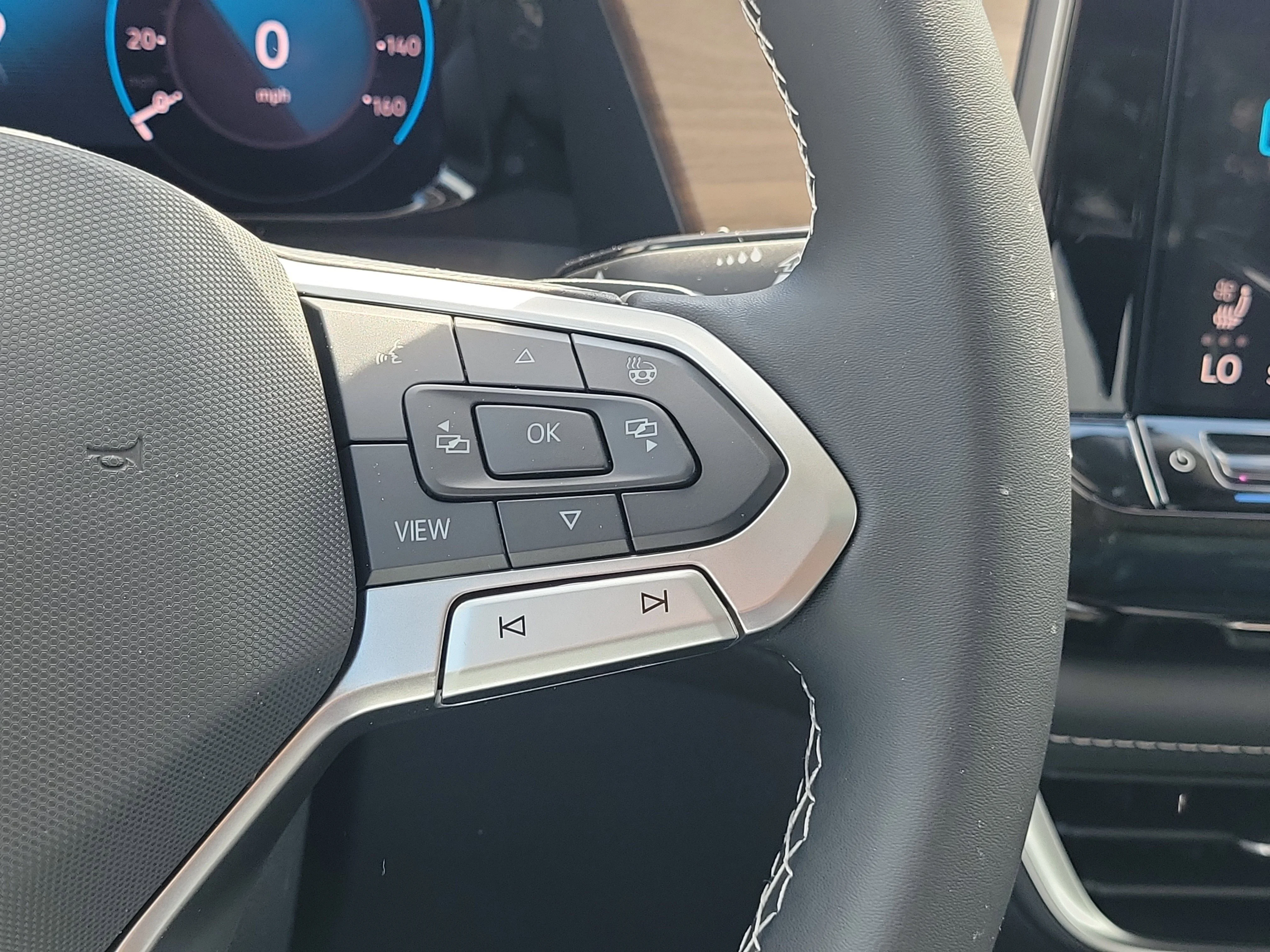New 2026 White Volkswagen SE w/Technology image 20