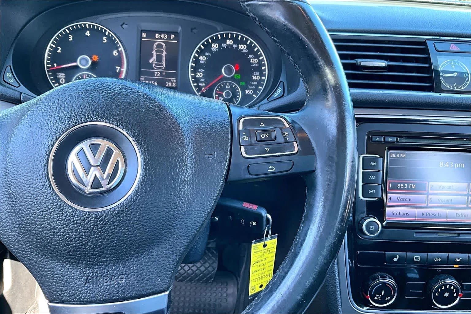 Used 2014 Platinum Gray Metallic Volkswagen SE image 20