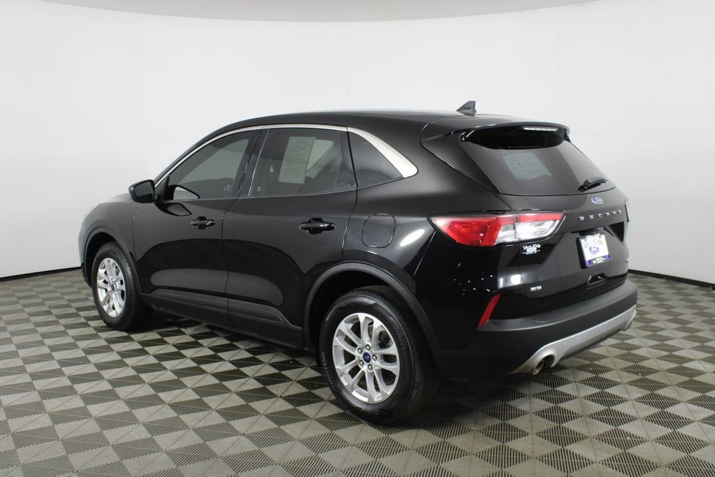 Used 2022 Black Ford SE image 4