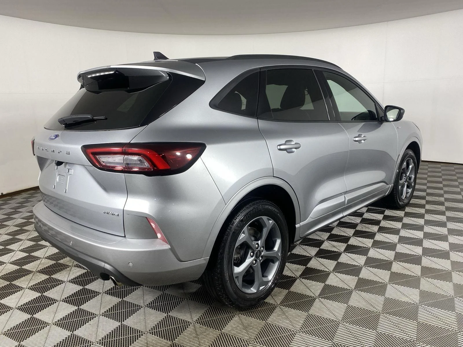 Used 2023 Iconic Silver Ford ST-Line image 7