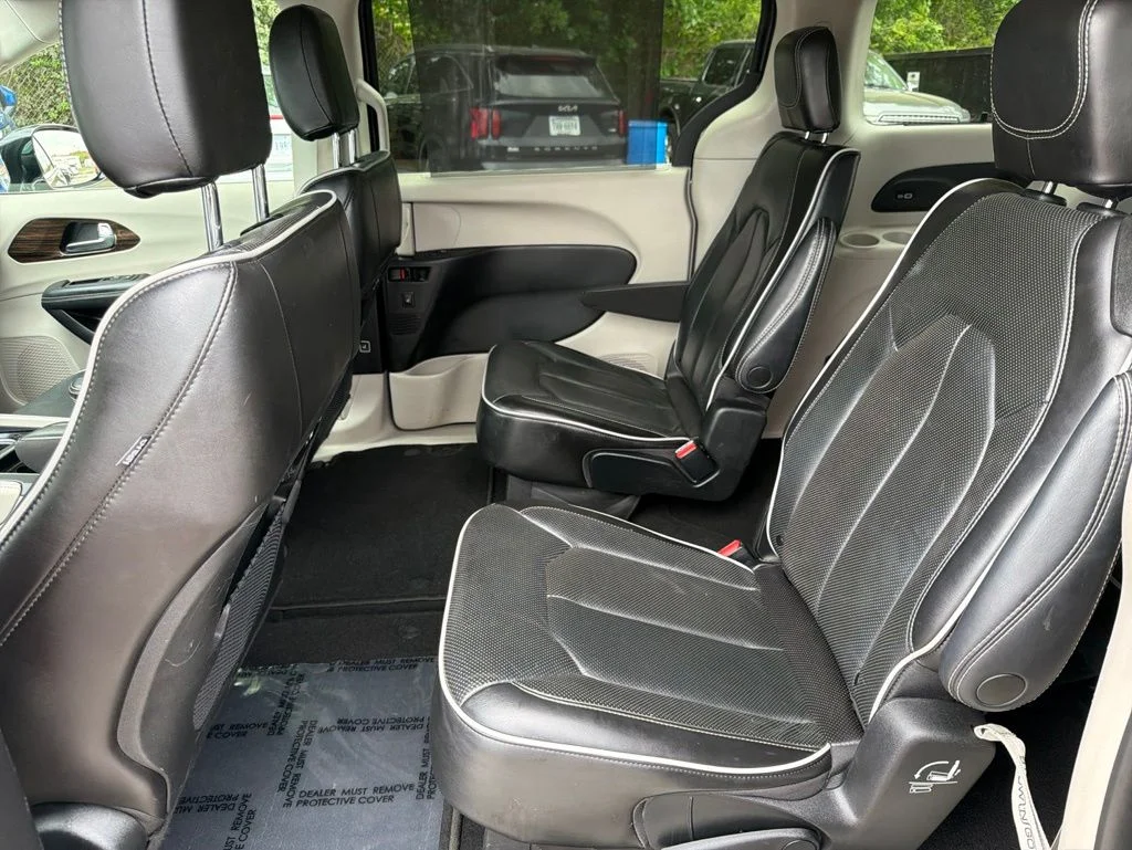Used 2023 Gray Chrysler Limited image 24