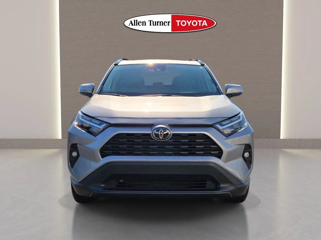Used 2023 Silver Toyota XLE Premium image 4
