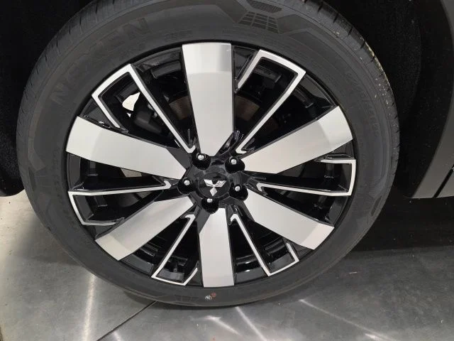 New 2026 White Mitsubishi SE S-AWC image 18