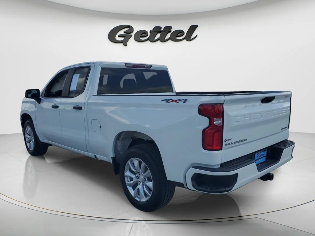 Used 2019 SUMMIT WHITE Chevrolet Custom image 7