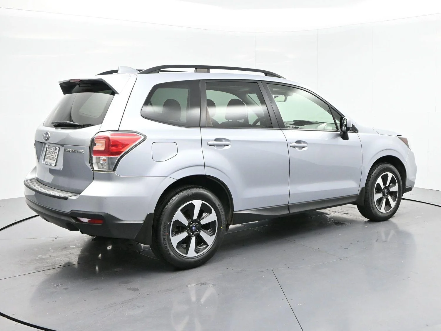 Used 2018 Ice Silver Metallic Subaru Premium image 7