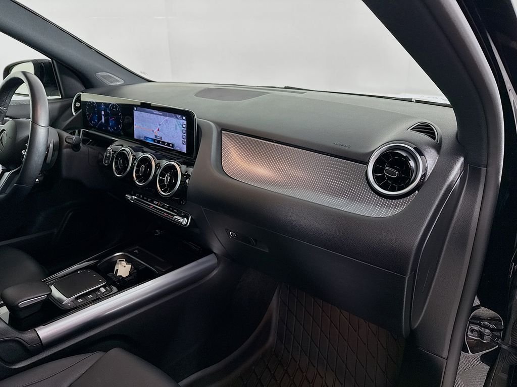 Used 2022 Black Mercedes-Benz GLA 250 image 30