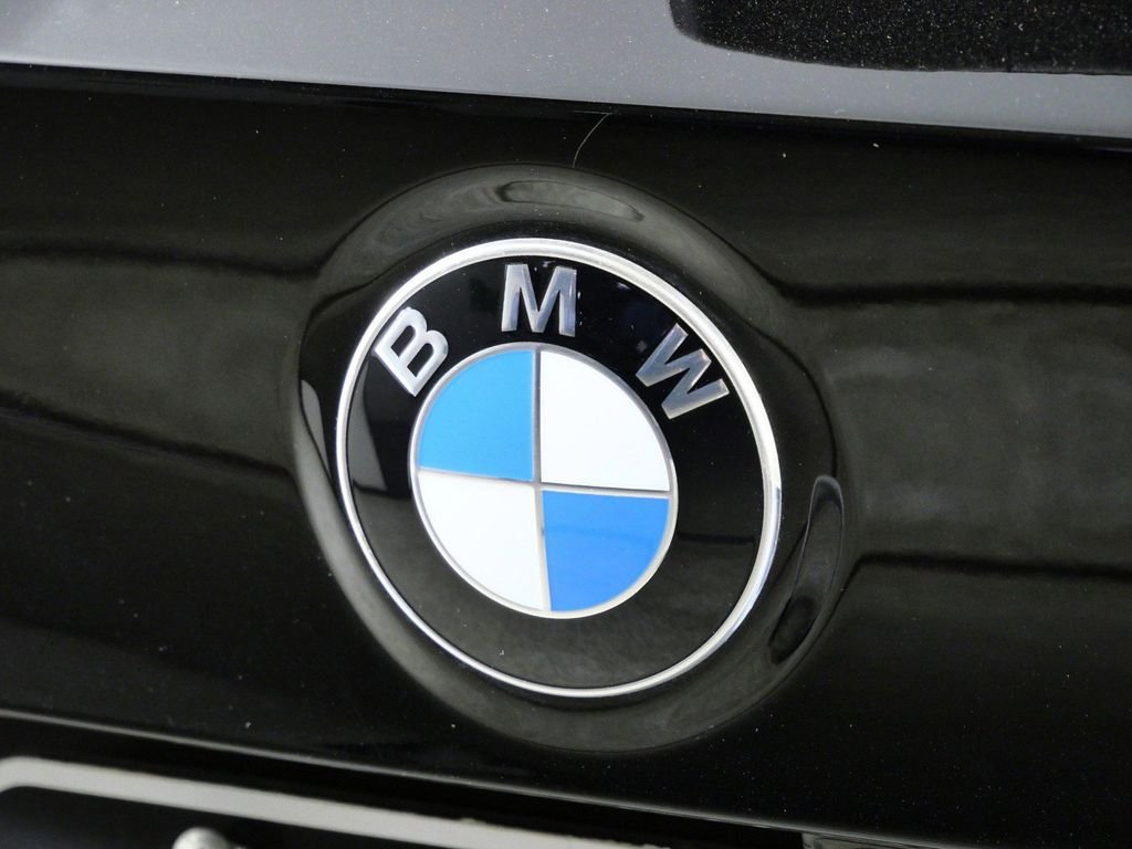 Used 2022 Black BMW xDrive30i image 12