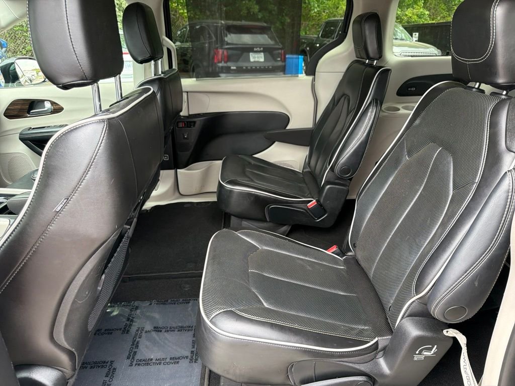 Used 2023 Gray Chrysler Limited image 24