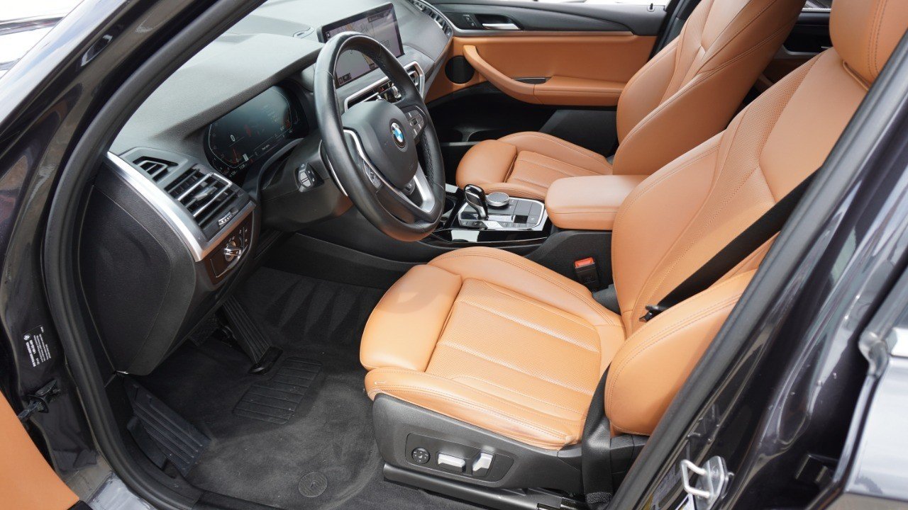 Used 2022 Gray BMW sDrive30i image 12