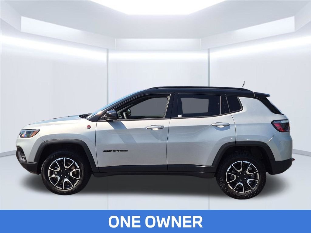 Used 2024 Silver Jeep Trailhawk image 2