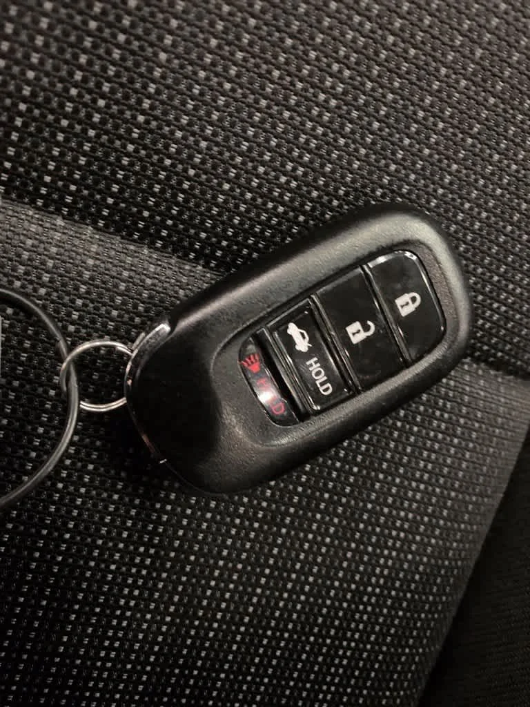 Used 2025  Honda LX image 29