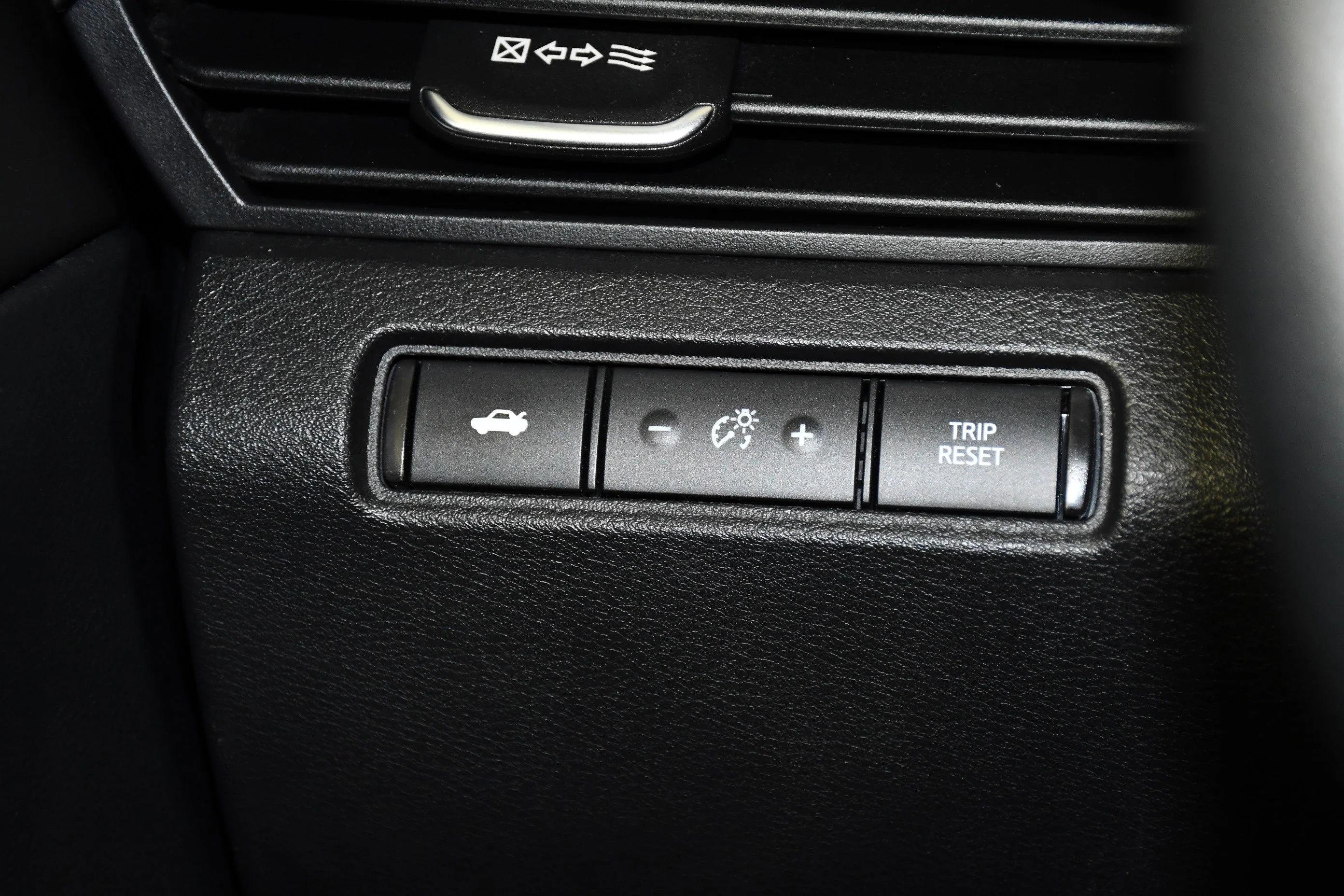 Used 2024 Gun Metallic Nissan 2.5 SV image 34