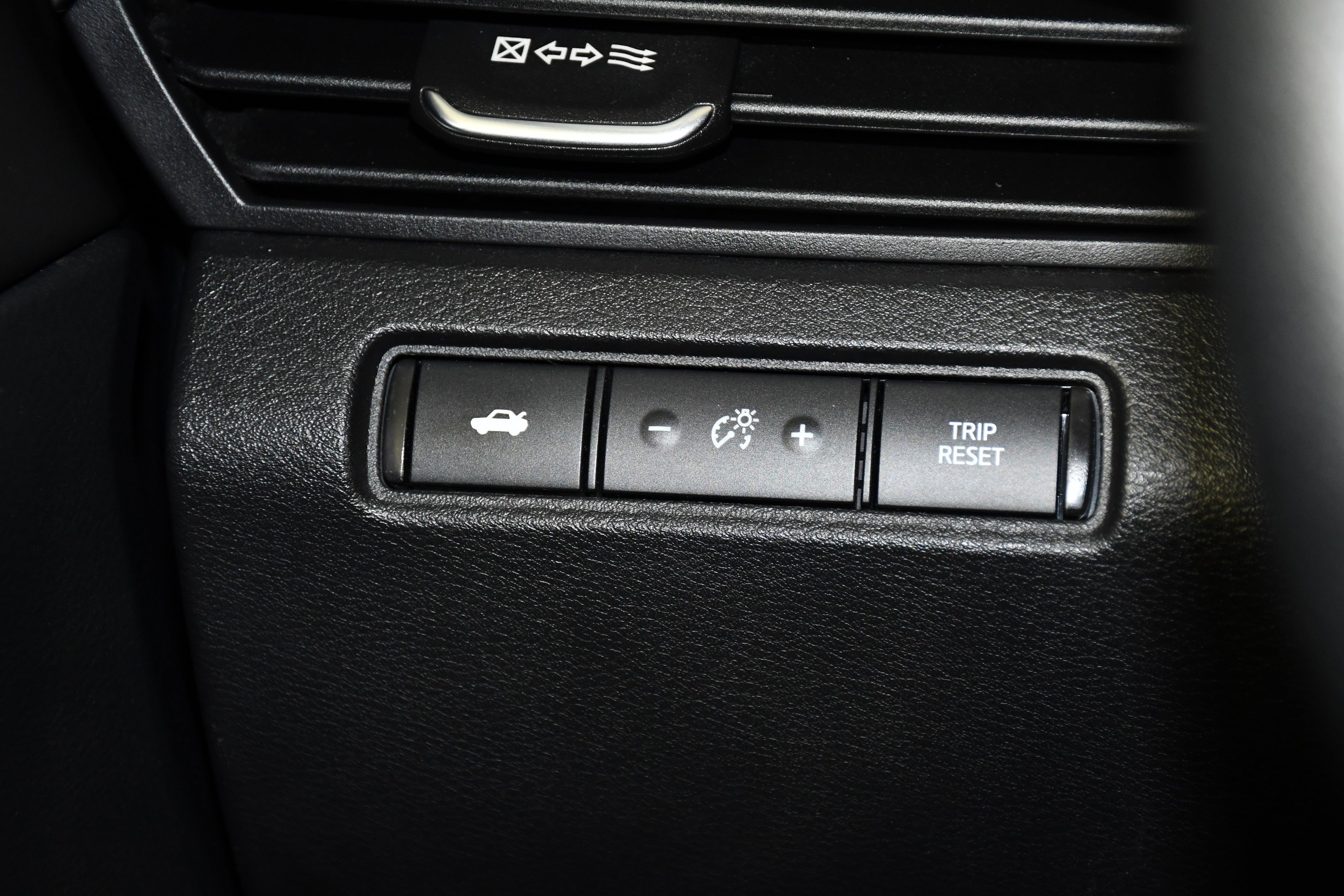 Used 2024 Gun Metallic Nissan 2.5 SV image 34