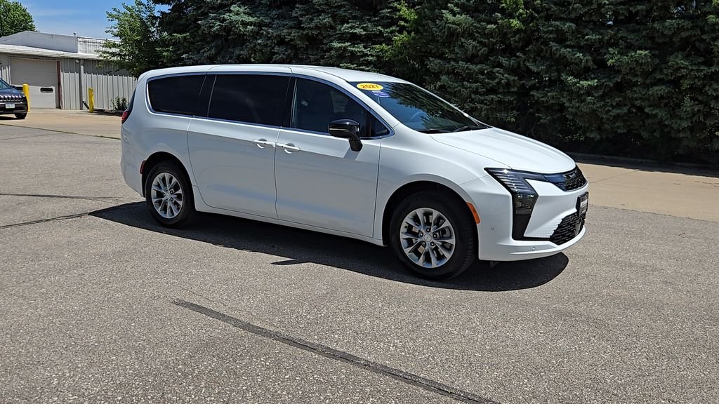 New 2027 Bright White Clear-Coat Exterior Paint Chrysler Select image 2